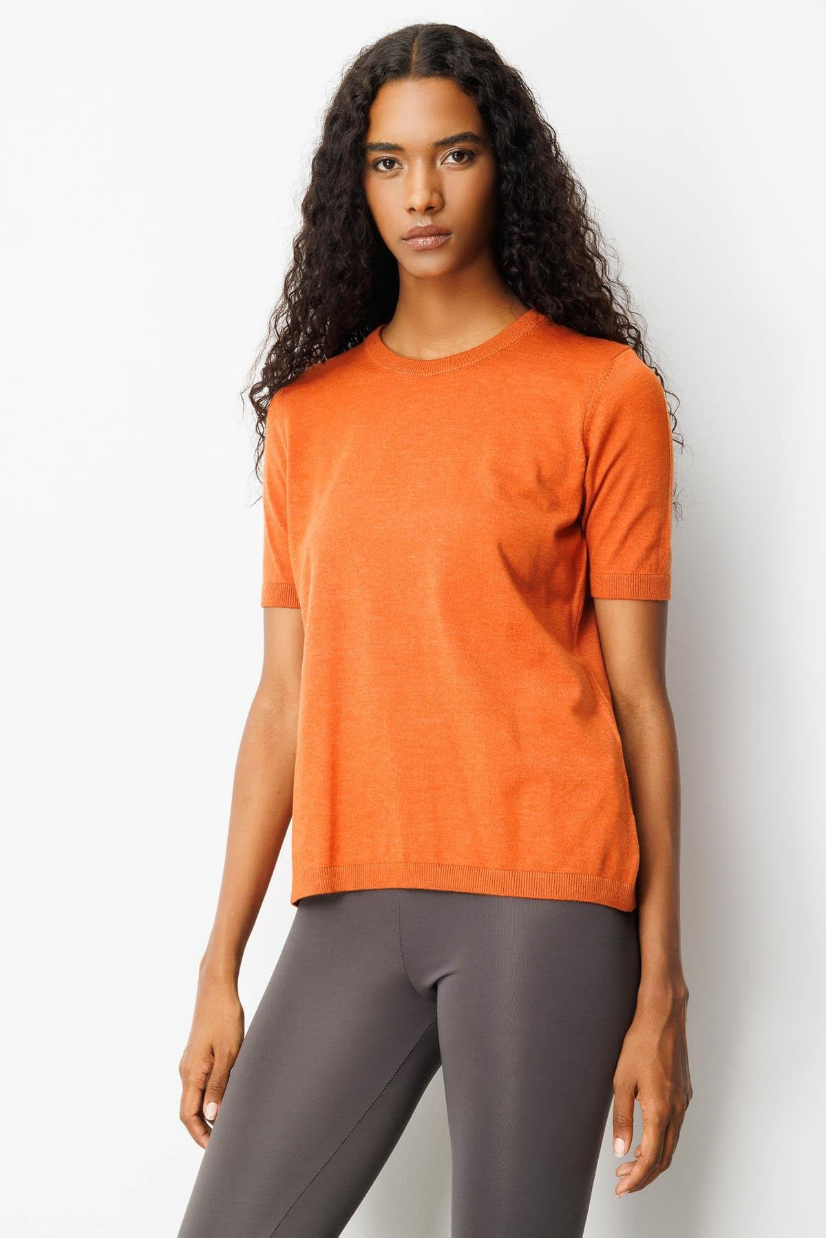 25392Kadın Sıfır Yaka Kısa Kollu Düz Bluz Turuncu