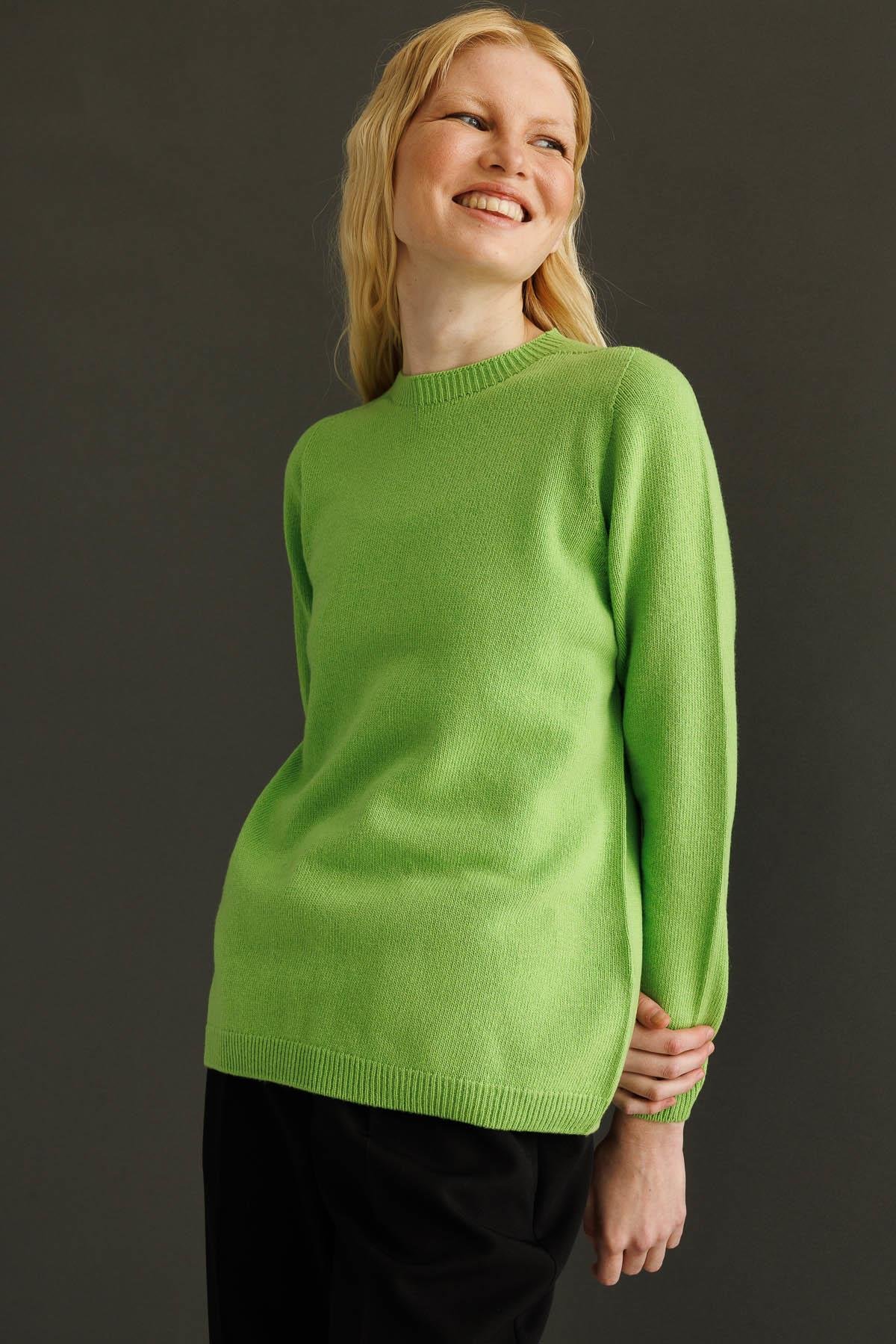 23163Kadın Sıfır Yaka Klasik Yün Kazak A.E.Yeşili