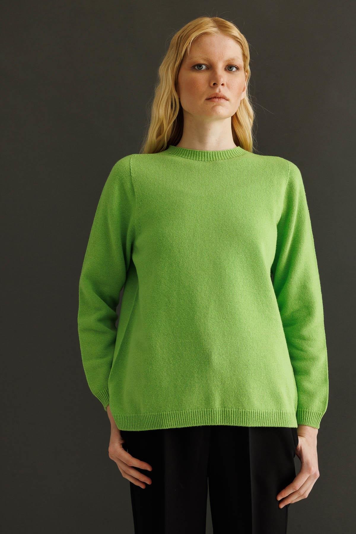 23163Kadın Sıfır Yaka Klasik Yün Kazak A.E.Yeşili