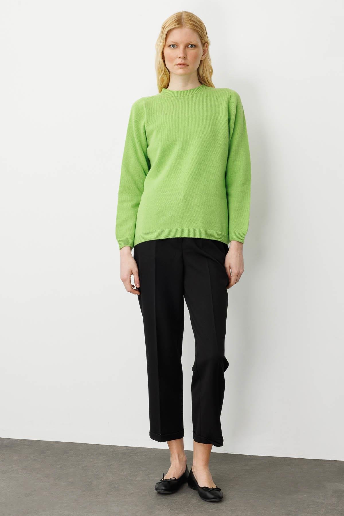 23163Kadın Sıfır Yaka Klasik Yün Kazak A.E.Yeşili