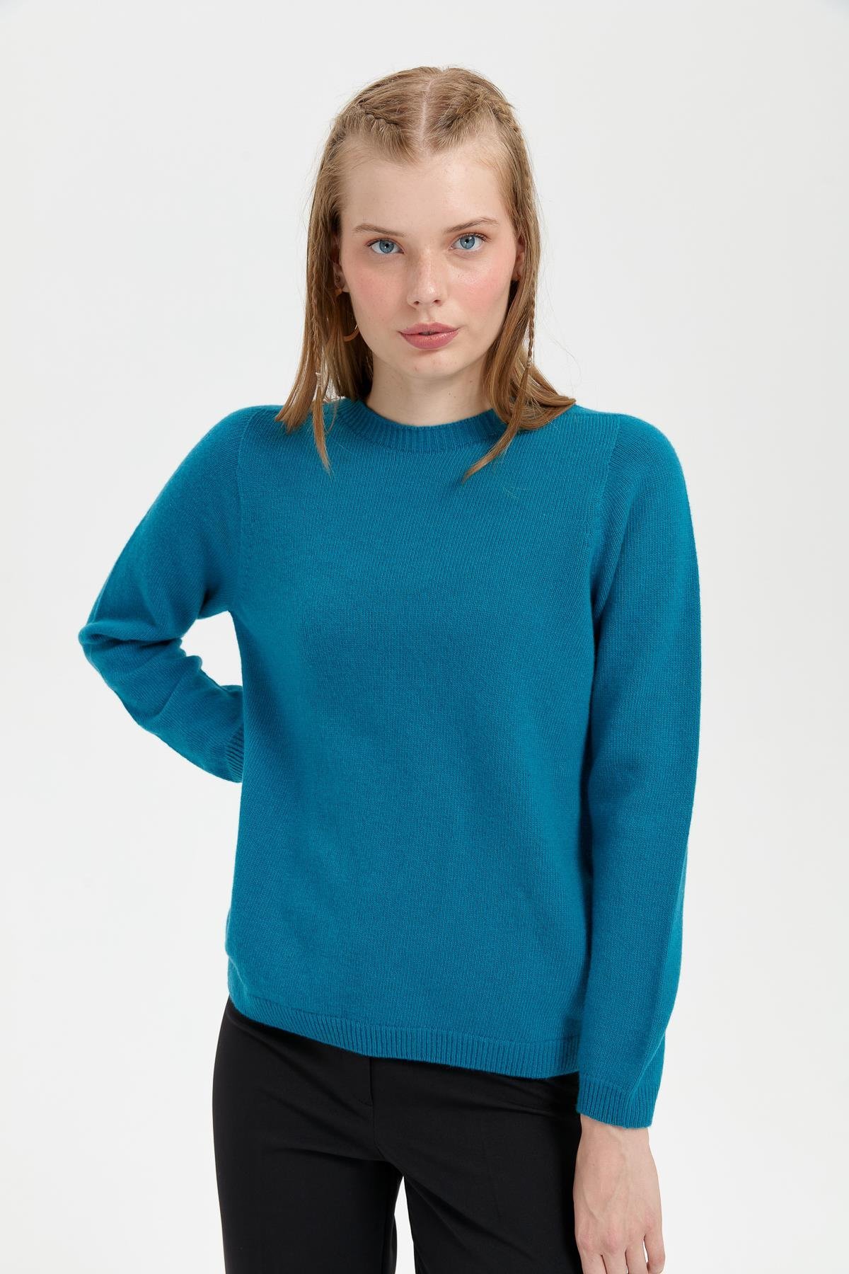 23163Kadın Sıfır Yaka Klasik Yün Kazak A.Petrol