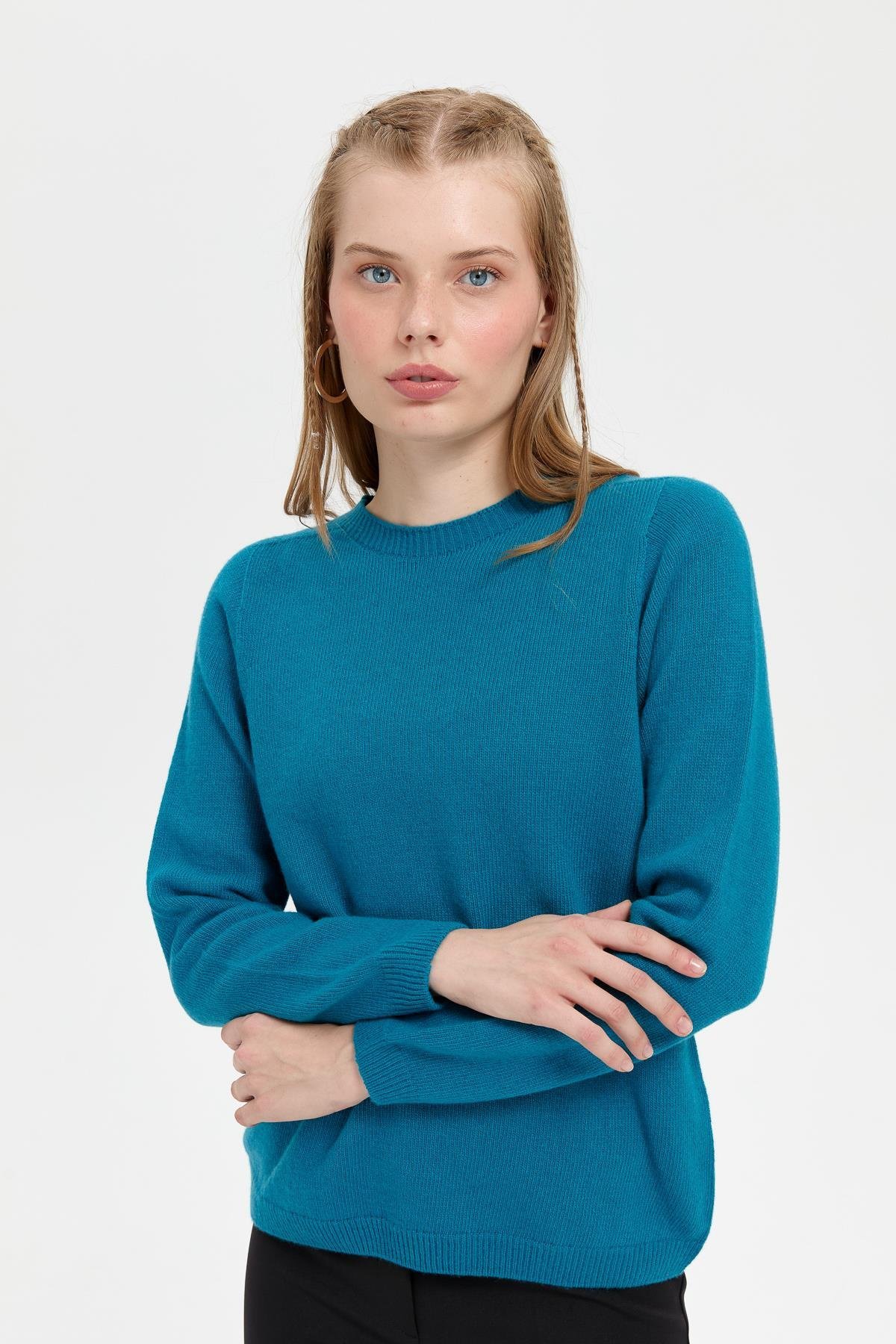 23163Kadın Sıfır Yaka Klasik Yün Kazak A.Petrol