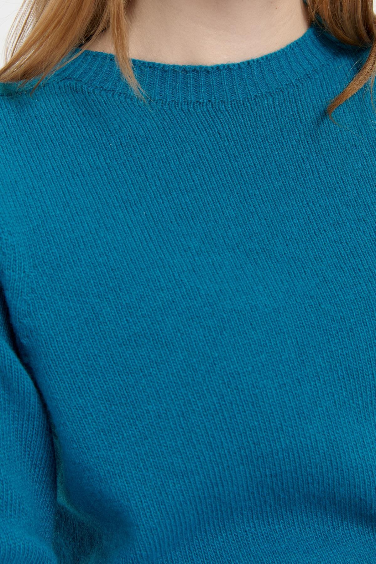 23163Kadın Sıfır Yaka Klasik Yün Kazak A.Petrol