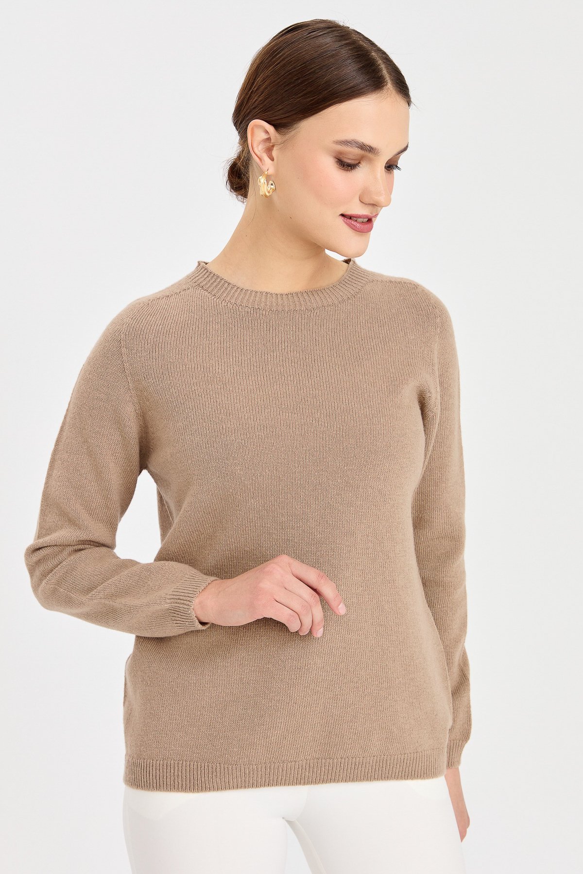 23163Kadın Sıfır Yaka Klasik Yün Kazak Bej