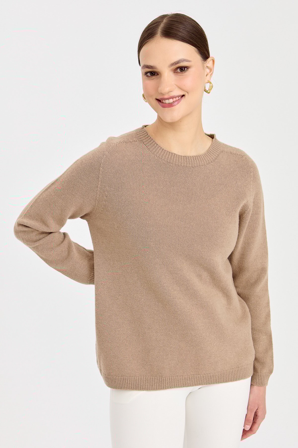 23163Kadın Sıfır Yaka Klasik Yün Kazak Bej