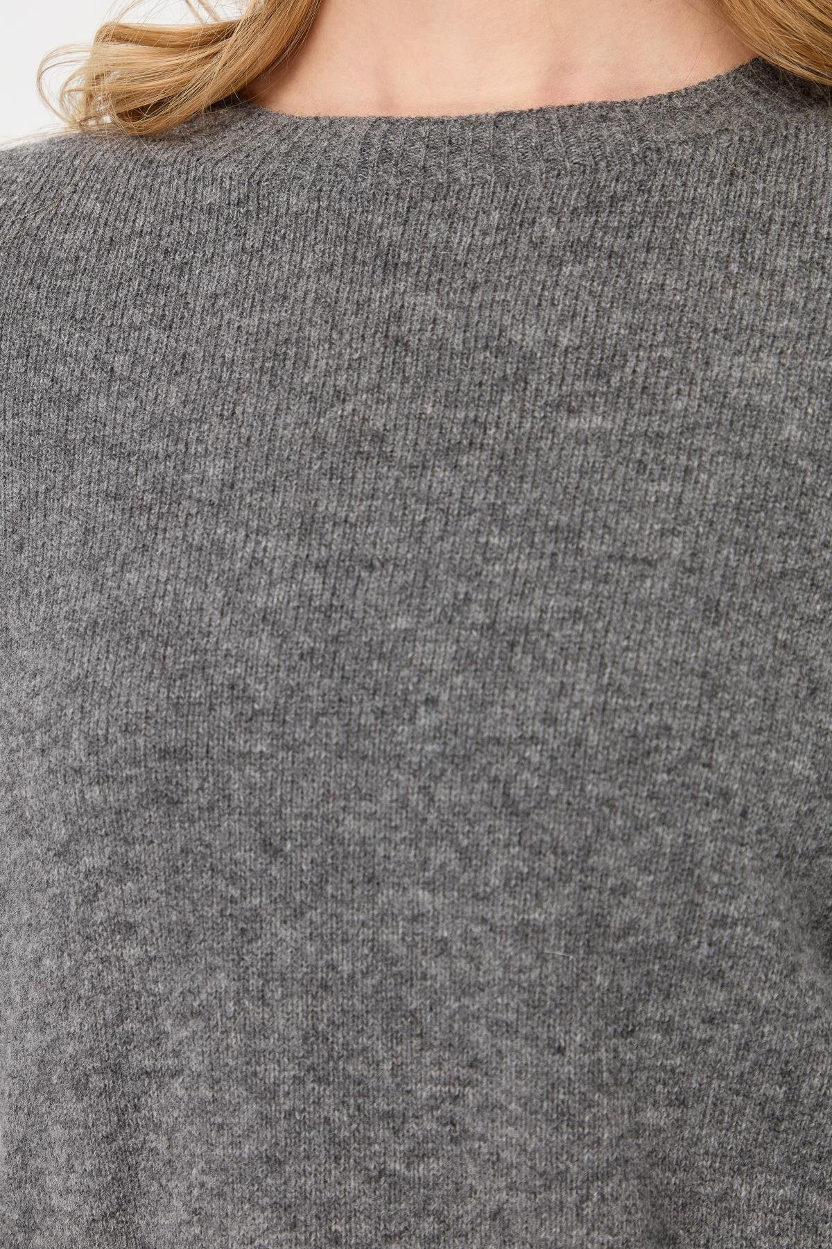 23163Kadın Sıfır Yaka Klasik Yün Kazak Füme