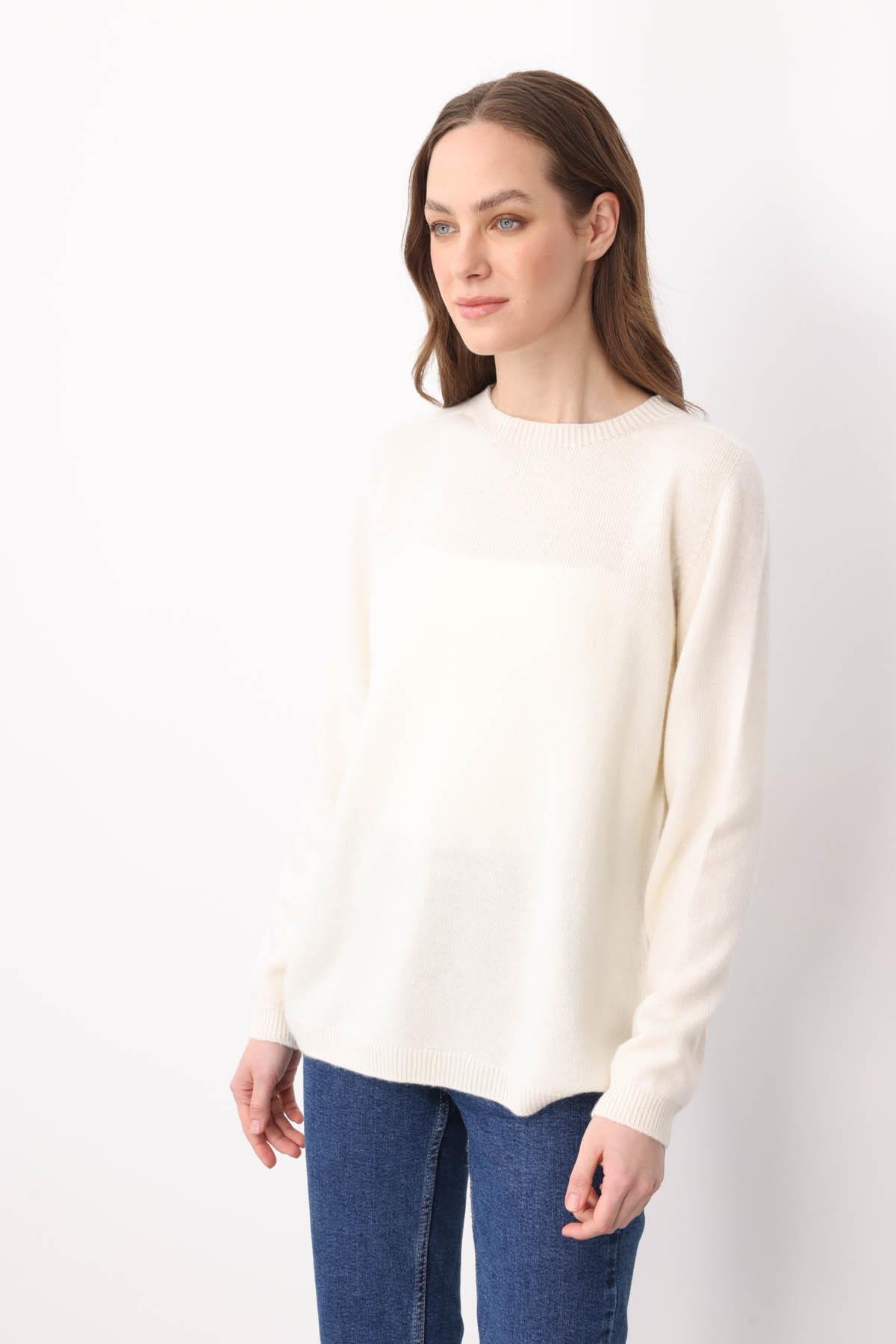 23163Kadın Sıfır Yaka Klasik Yün Kazak Kemik