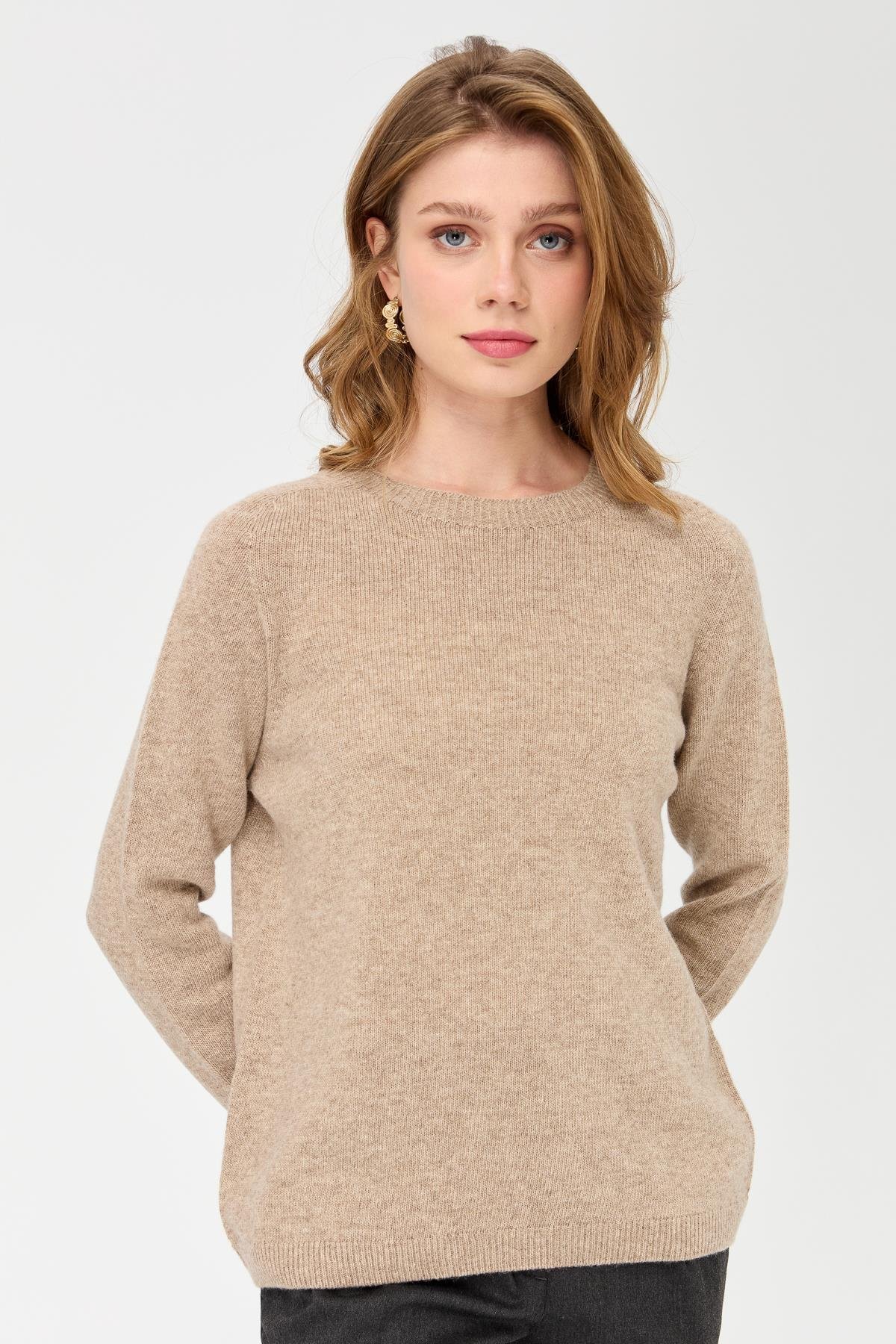 23163Kadın Sıfır Yaka Klasik Yün Kazak K.Bej