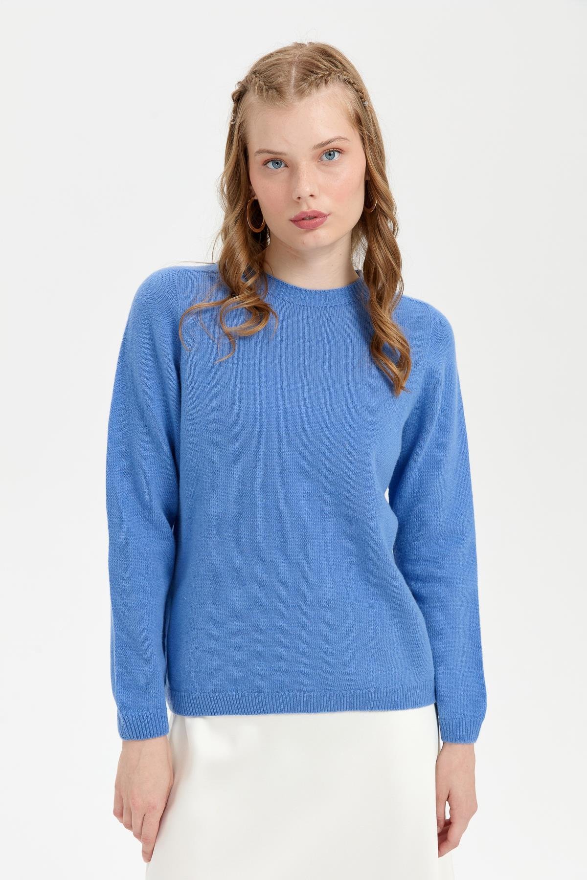 23163Kadın Sıfır Yaka Klasik Yün Kazak O.Mavi