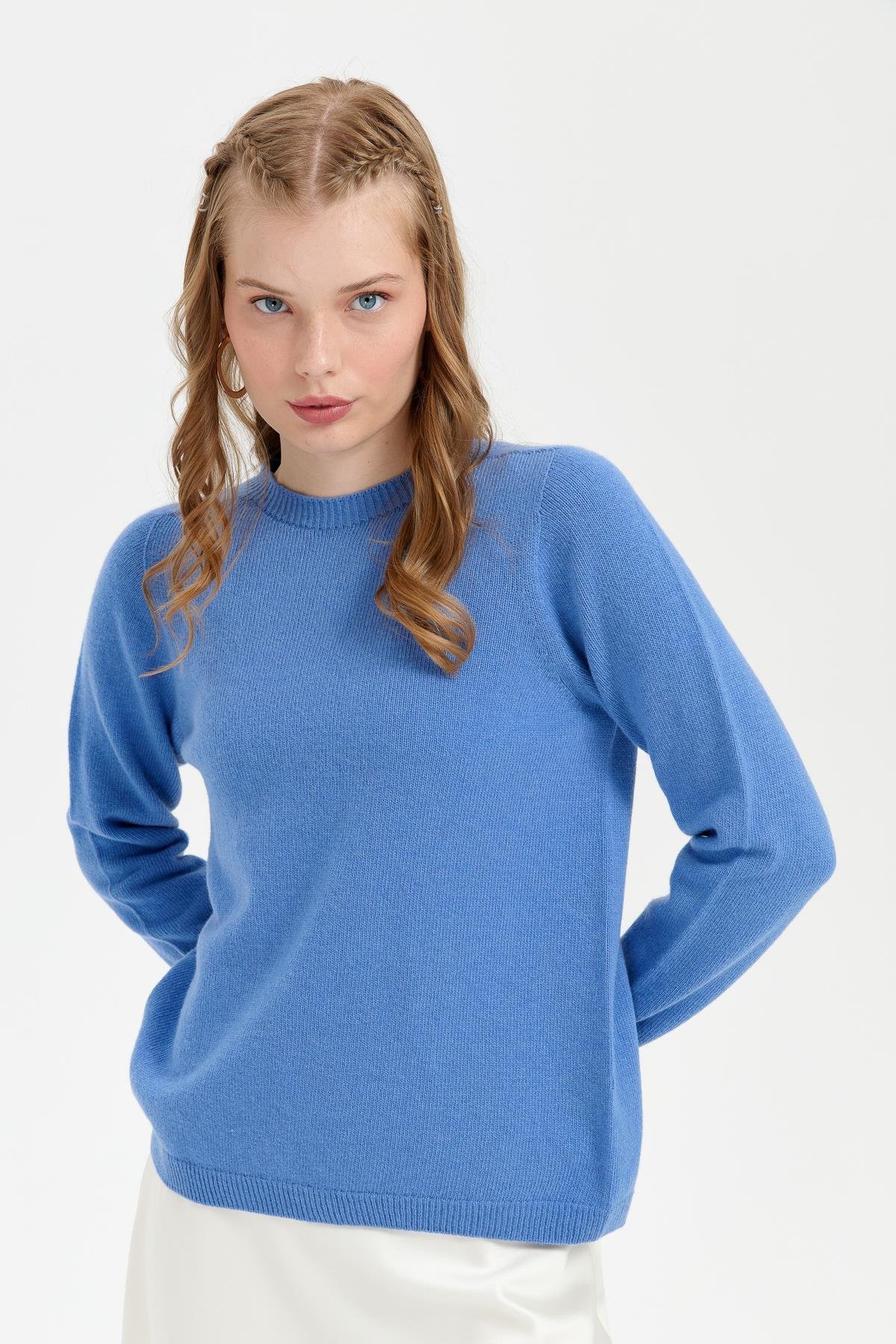 23163Kadın Sıfır Yaka Klasik Yün Kazak O.Mavi