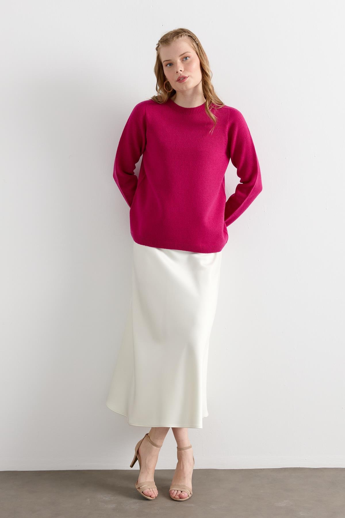 23163Kadın Sıfır Yaka Klasik Yün Kazak Sıklamen