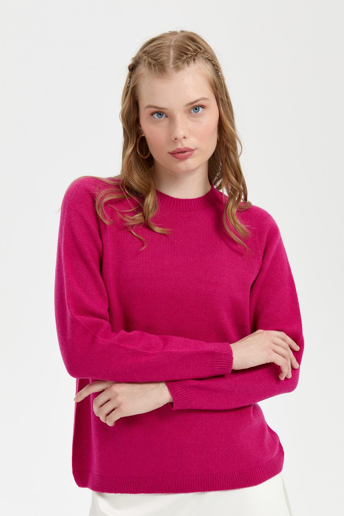 23163Kadın Sıfır Yaka Klasik Yün Kazak Sıklamen