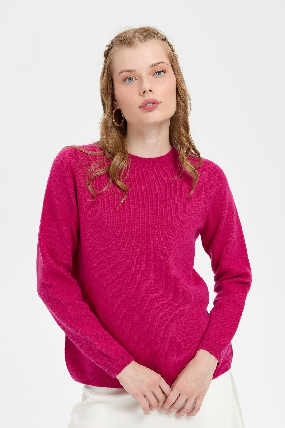 23163Kadın Sıfır Yaka Klasik Yün Kazak Sıklamen