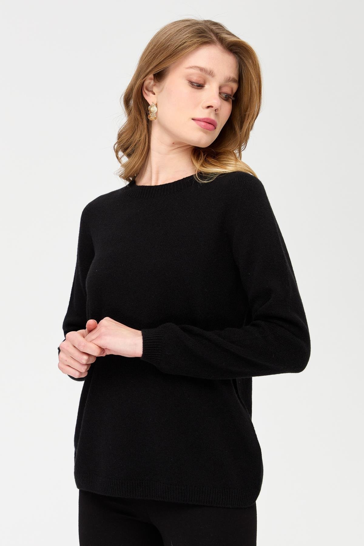 23163Kadın Sıfır Yaka Klasik Yün Kazak Siyah