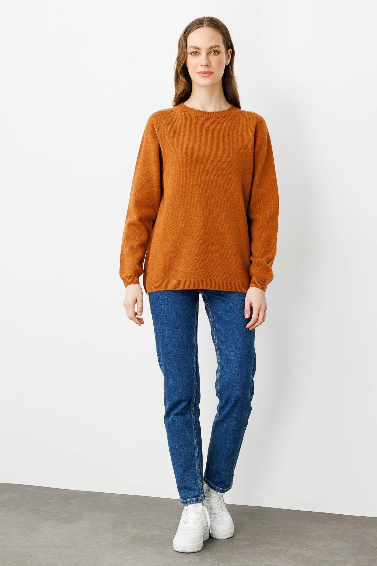 23163Kadın Sıfır Yaka Klasik Yün Kazak Tarçın