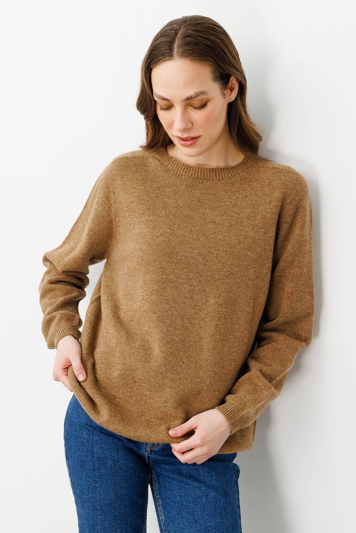 23163Kadın Sıfır Yaka Klasik Yün Kazak V.Camel