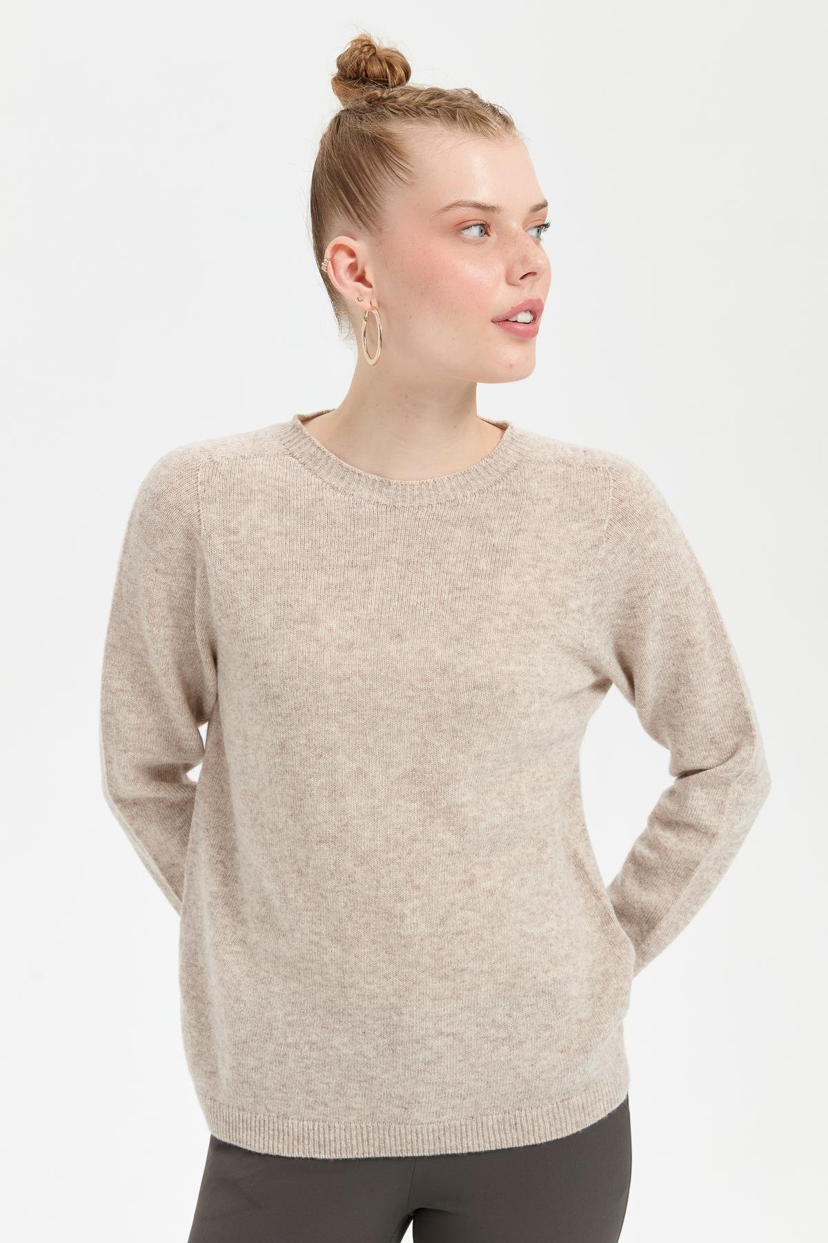 23163Kadın Sıfır Yaka Klasik Yün Kazak V.Bej