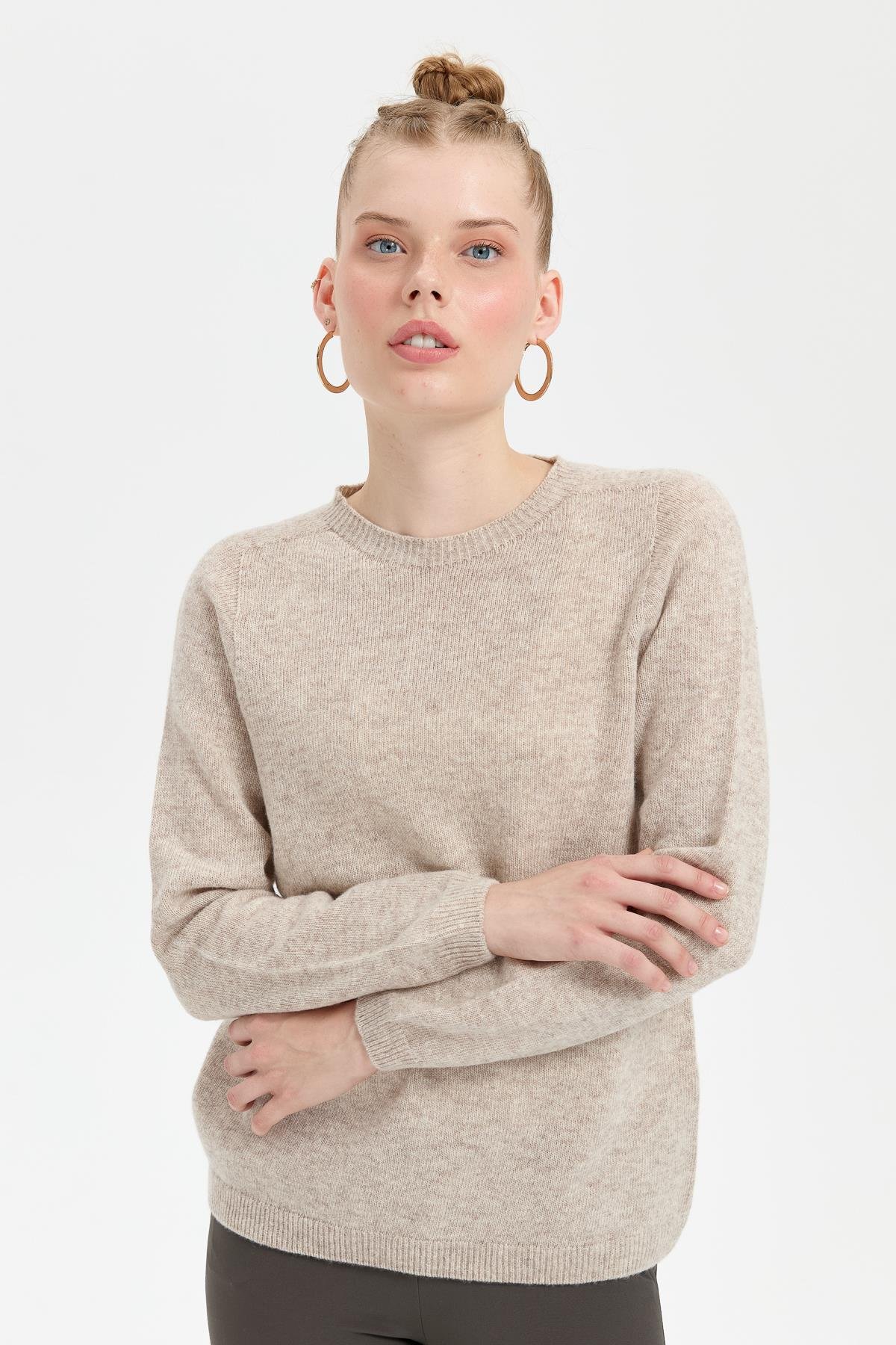 23163Kadın Sıfır Yaka Klasik Yün Kazak V.Bej