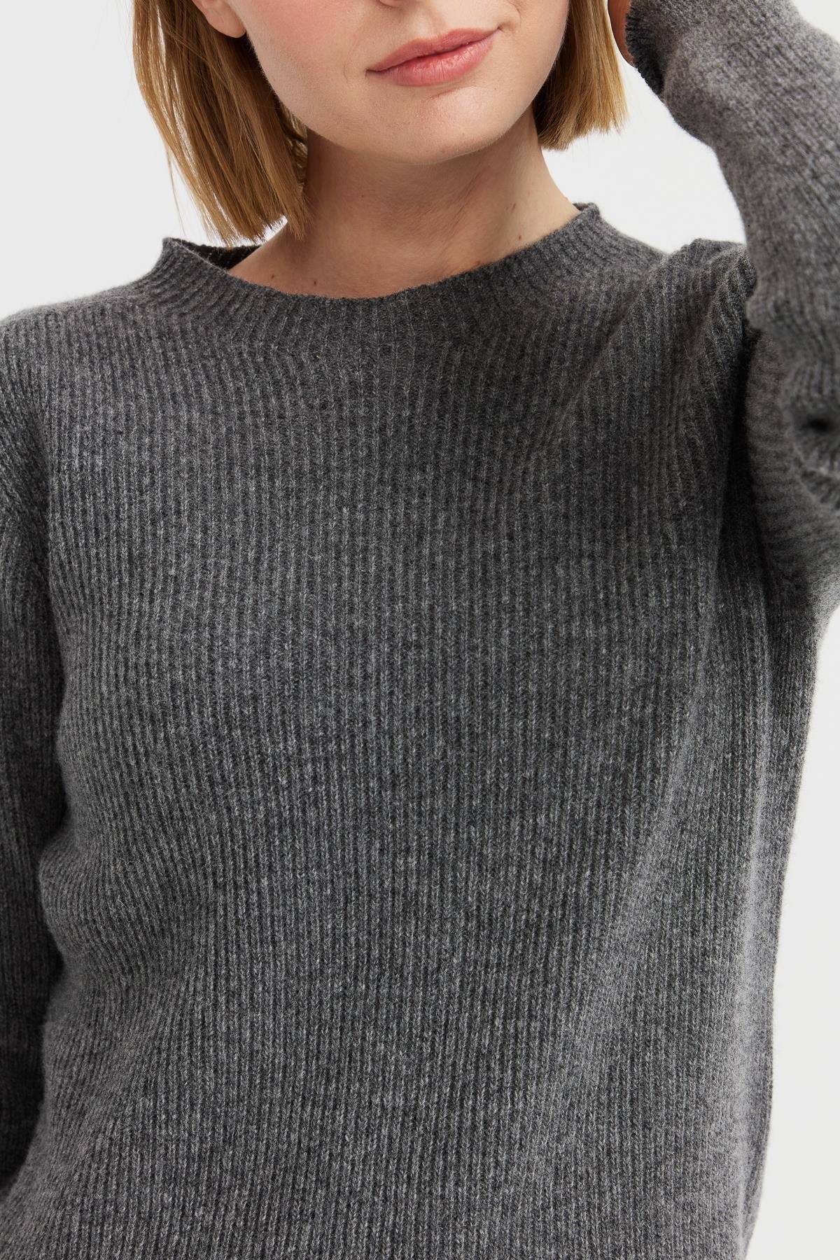 23158Kadın Sıfır Yaka Kol Ucu Düğmeli Yün Kazak Füme