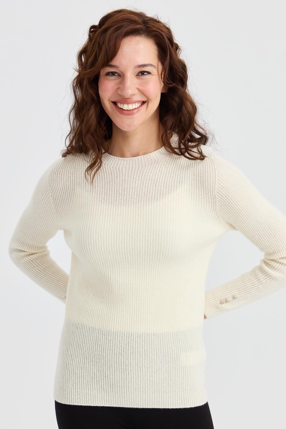 23158Kadın Sıfır Yaka Kol Ucu Düğmeli Yün Kazak Kemik