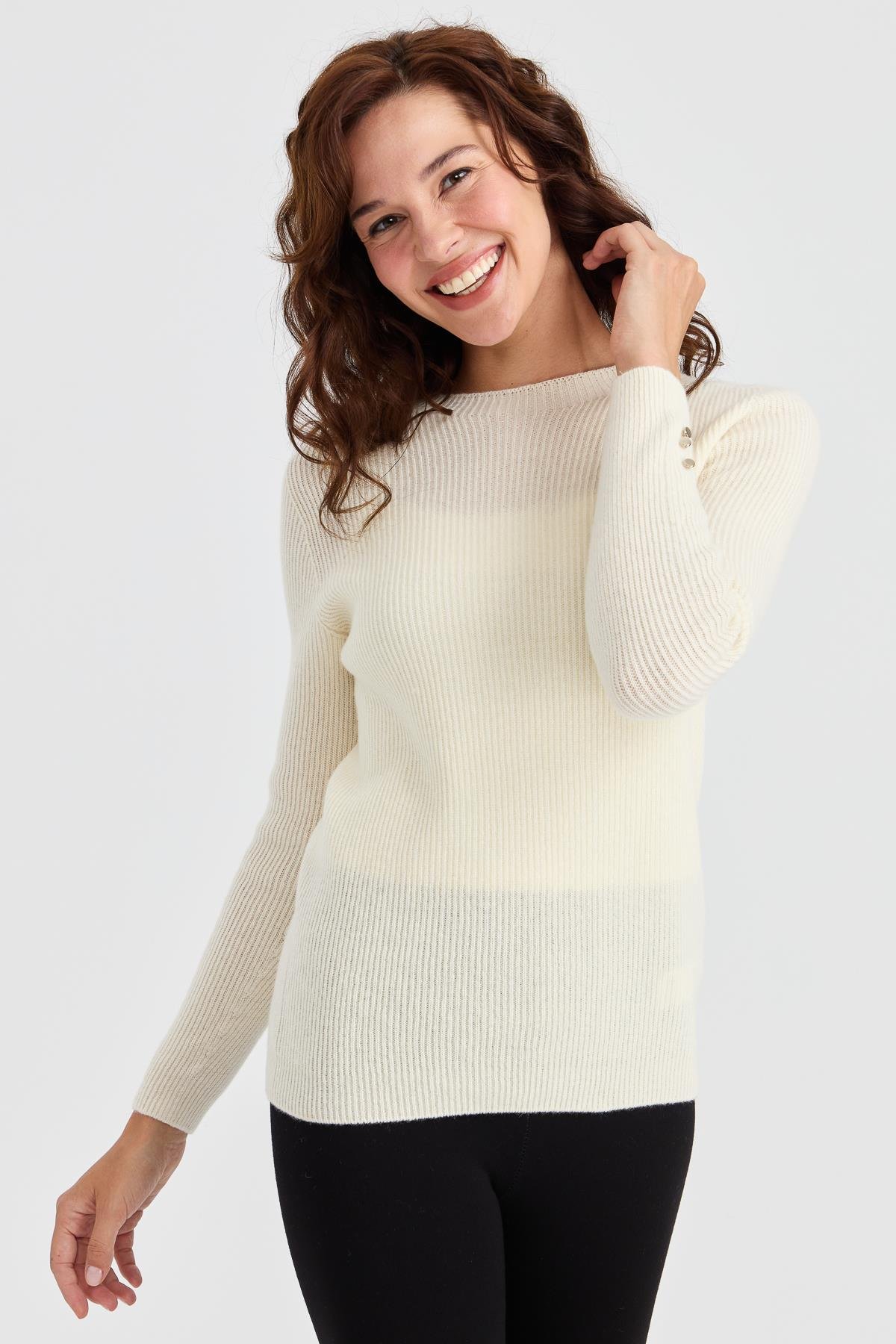 23158Kadın Sıfır Yaka Kol Ucu Düğmeli Yün Kazak Kemik