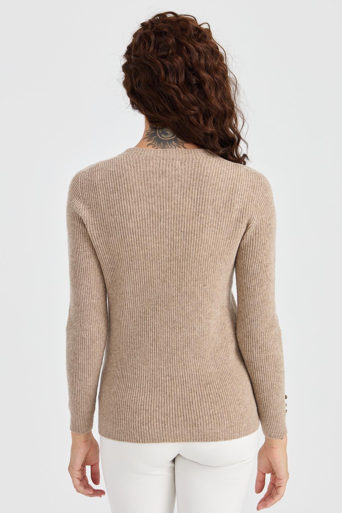 23158Kadın Sıfır Yaka Kol Ucu Düğmeli Yün Kazak K.Bej