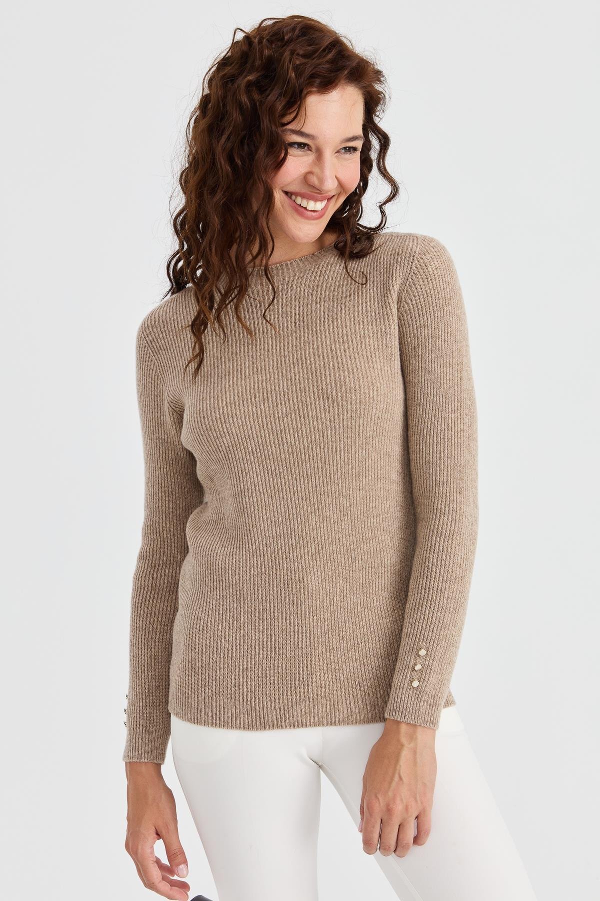 23158Kadın Sıfır Yaka Kol Ucu Düğmeli Yün Kazak K.Bej