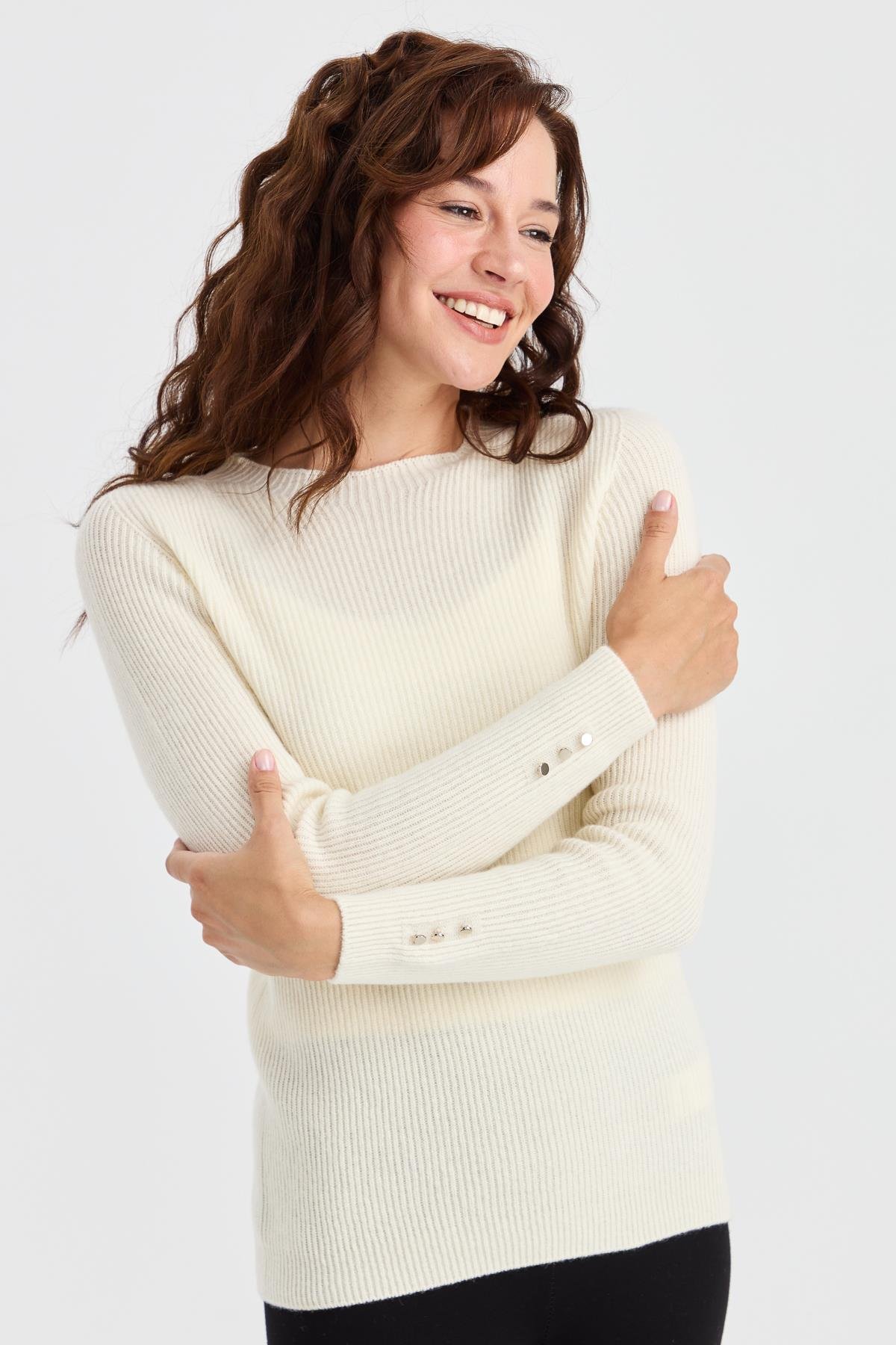 23158Kadın Sıfır Yaka Kol Ucu Düğmeli Yün Kazak Kemik