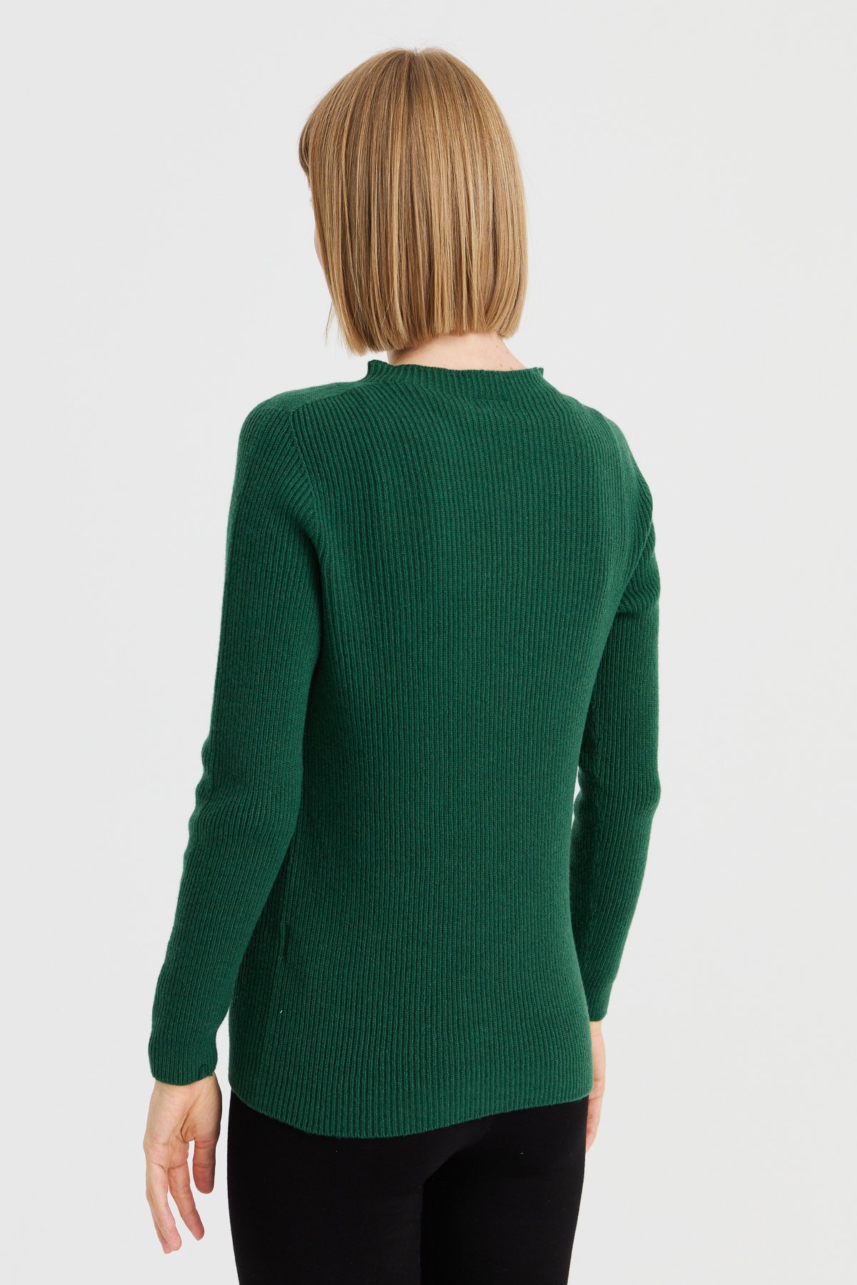 23158Kadın Sıfır Yaka Kol Ucu Düğmeli Yün Kazak A.Ö.Başı