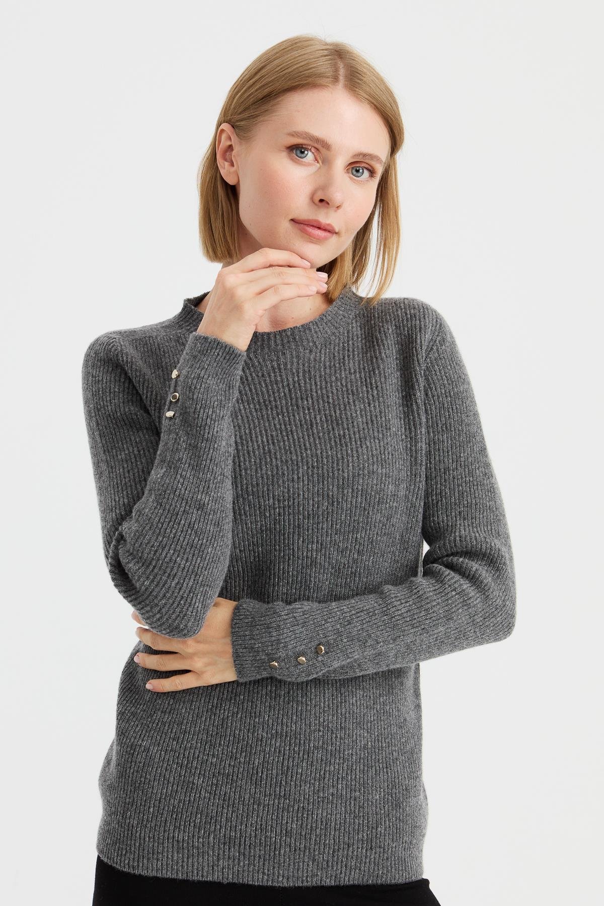 23158Kadın Sıfır Yaka Kol Ucu Düğmeli Yün Kazak Füme