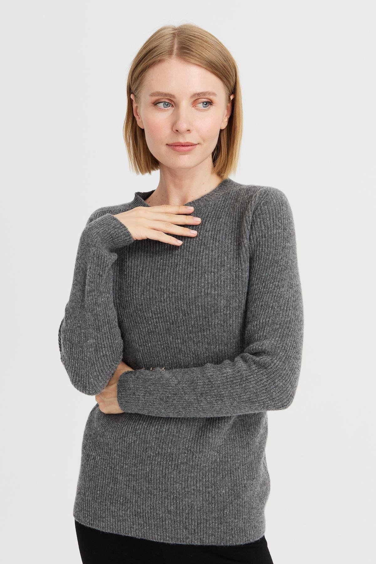 23158Kadın Sıfır Yaka Kol Ucu Düğmeli Yün Kazak Füme