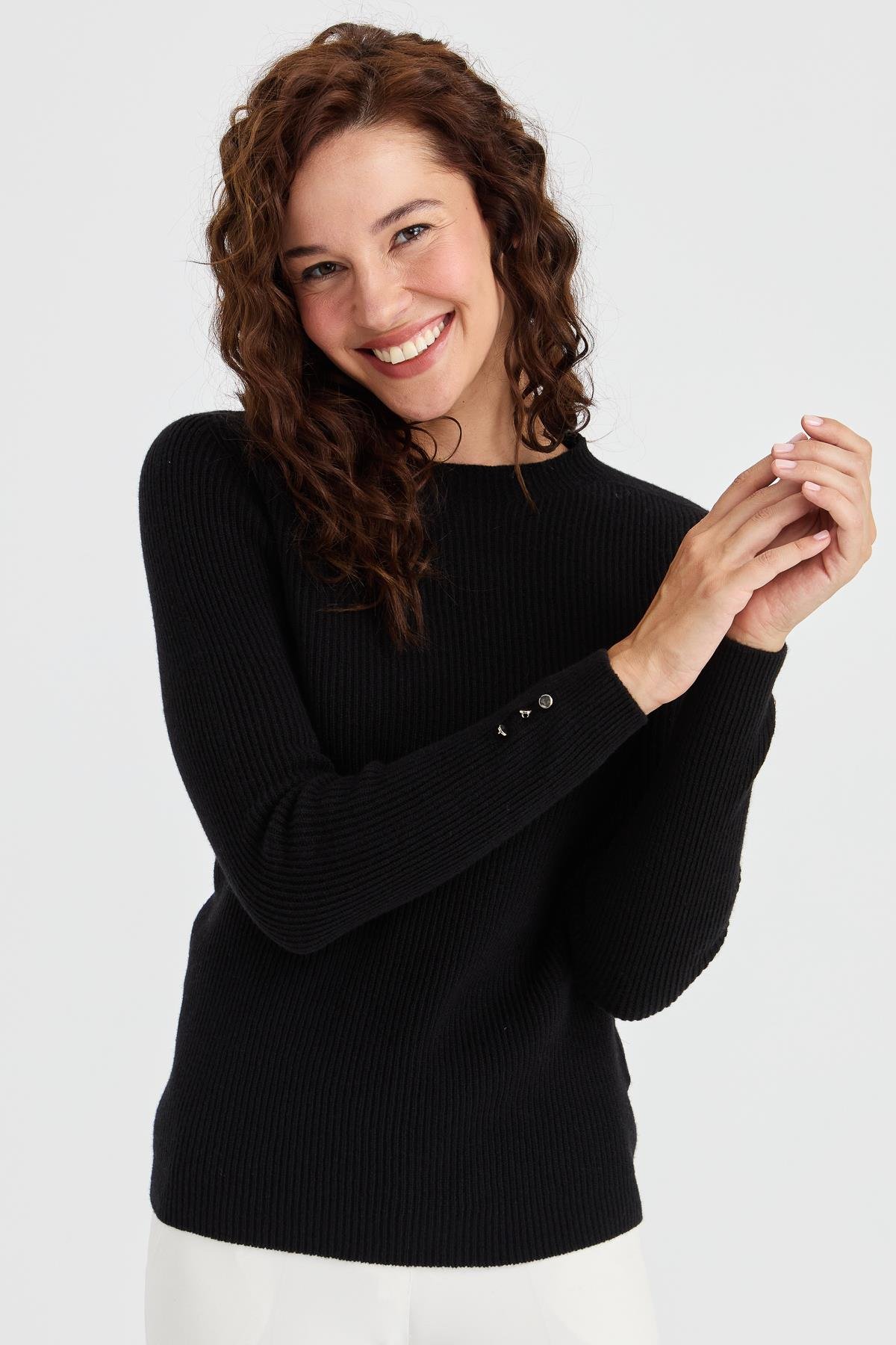 23158Kadın Sıfır Yaka Kol Ucu Düğmeli Yün Kazak Siyah