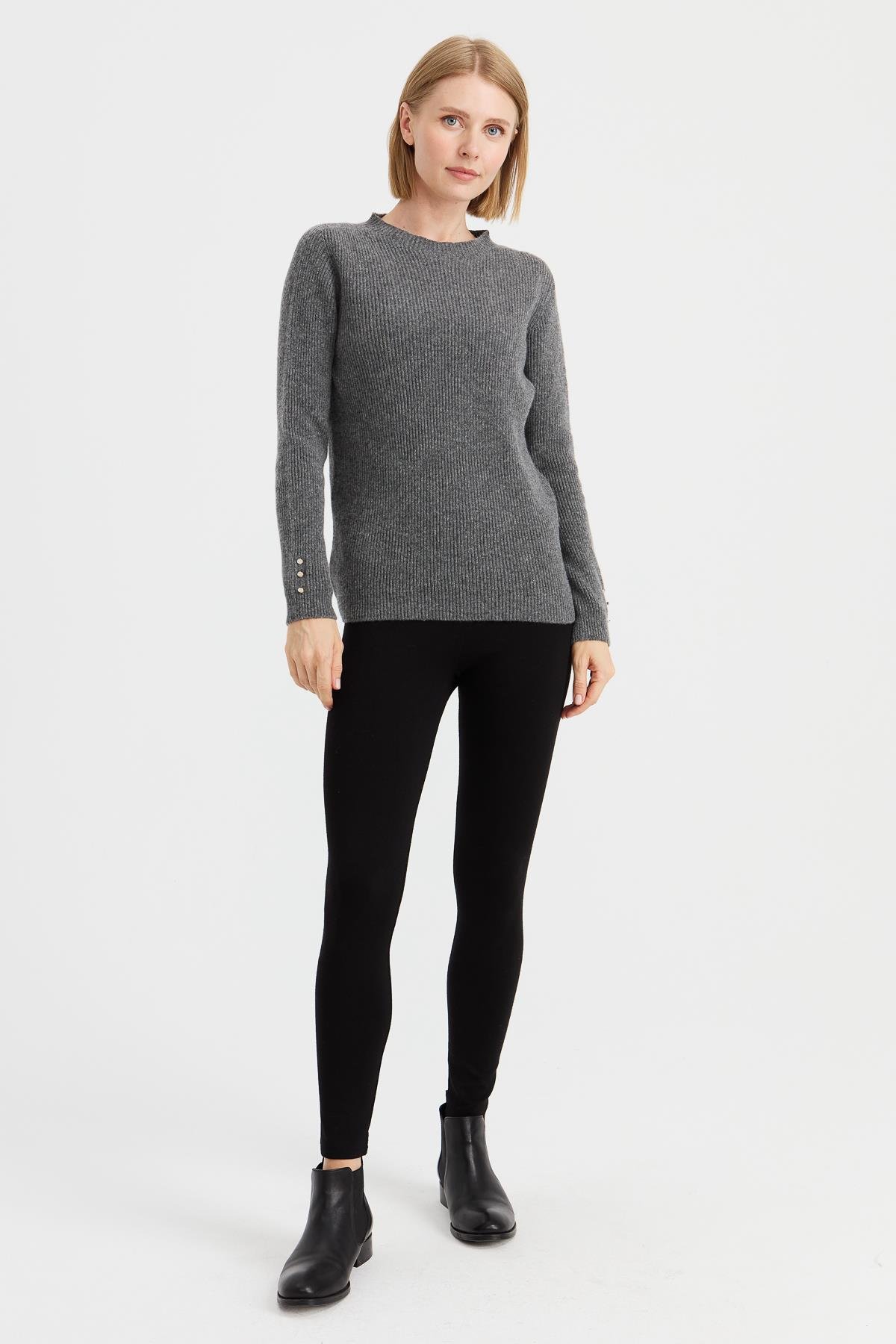 23158Kadın Sıfır Yaka Kol Ucu Düğmeli Yün Kazak Füme