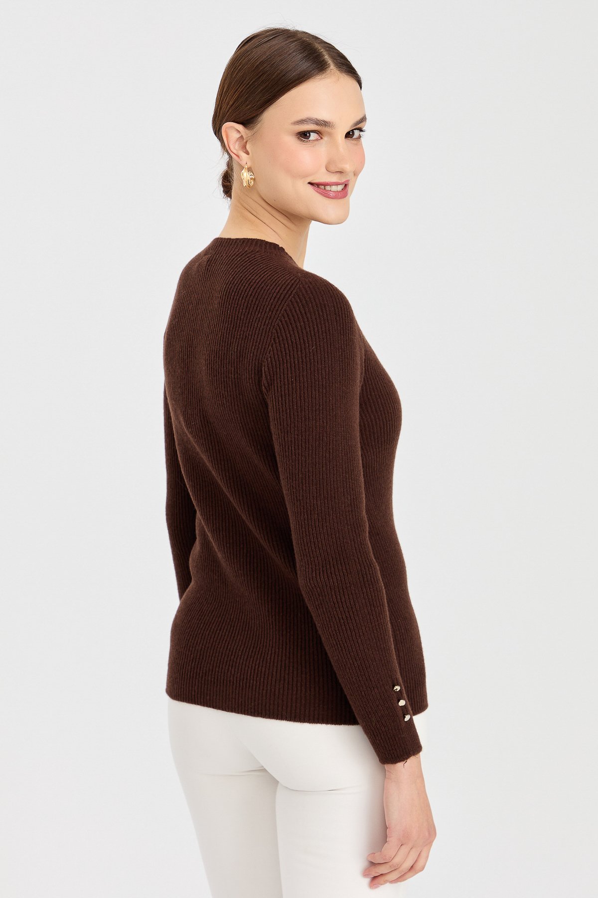 23158Kadın Sıfır Yaka Kol Ucu Düğmeli Yün Kazak M.Kahve