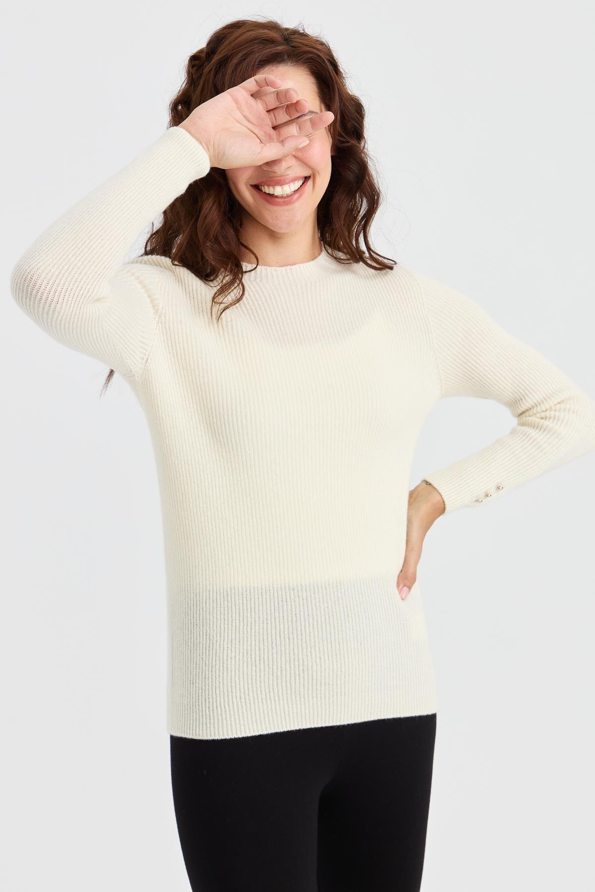 23158Kadın Sıfır Yaka Kol Ucu Düğmeli Yün Kazak Kemik