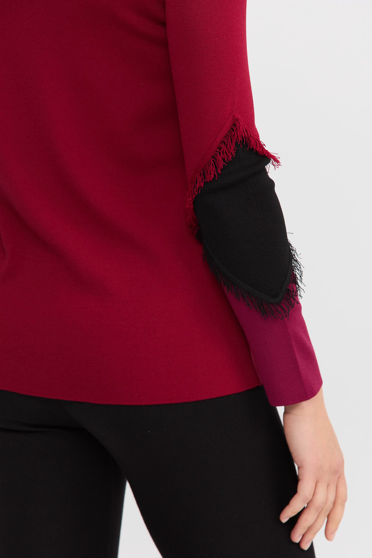 8351Kadın Sıfır Yaka Kolları Püsküllü Bluz Bordo