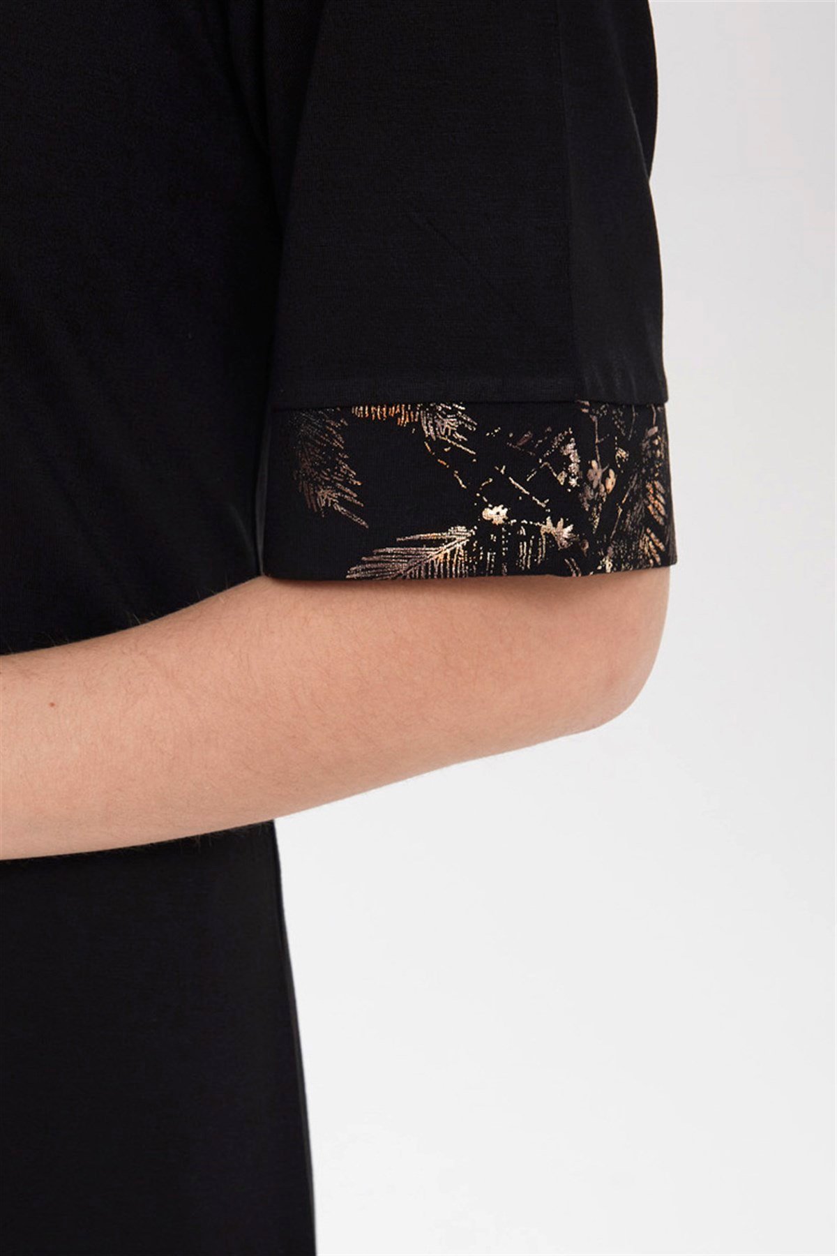 22756Kadın Sıfır Yaka Kolları ve Yakası Desenli Penye Elbise Siyah