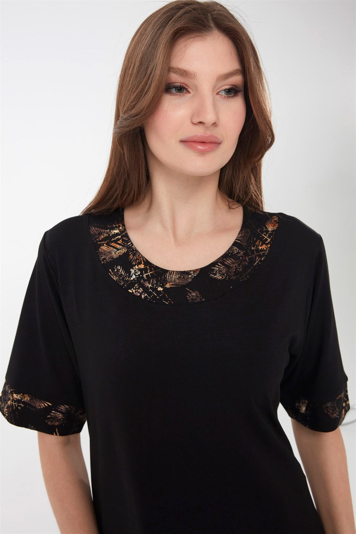 22756Kadın Sıfır Yaka Kolları ve Yakası Desenli Penye Elbise Siyah