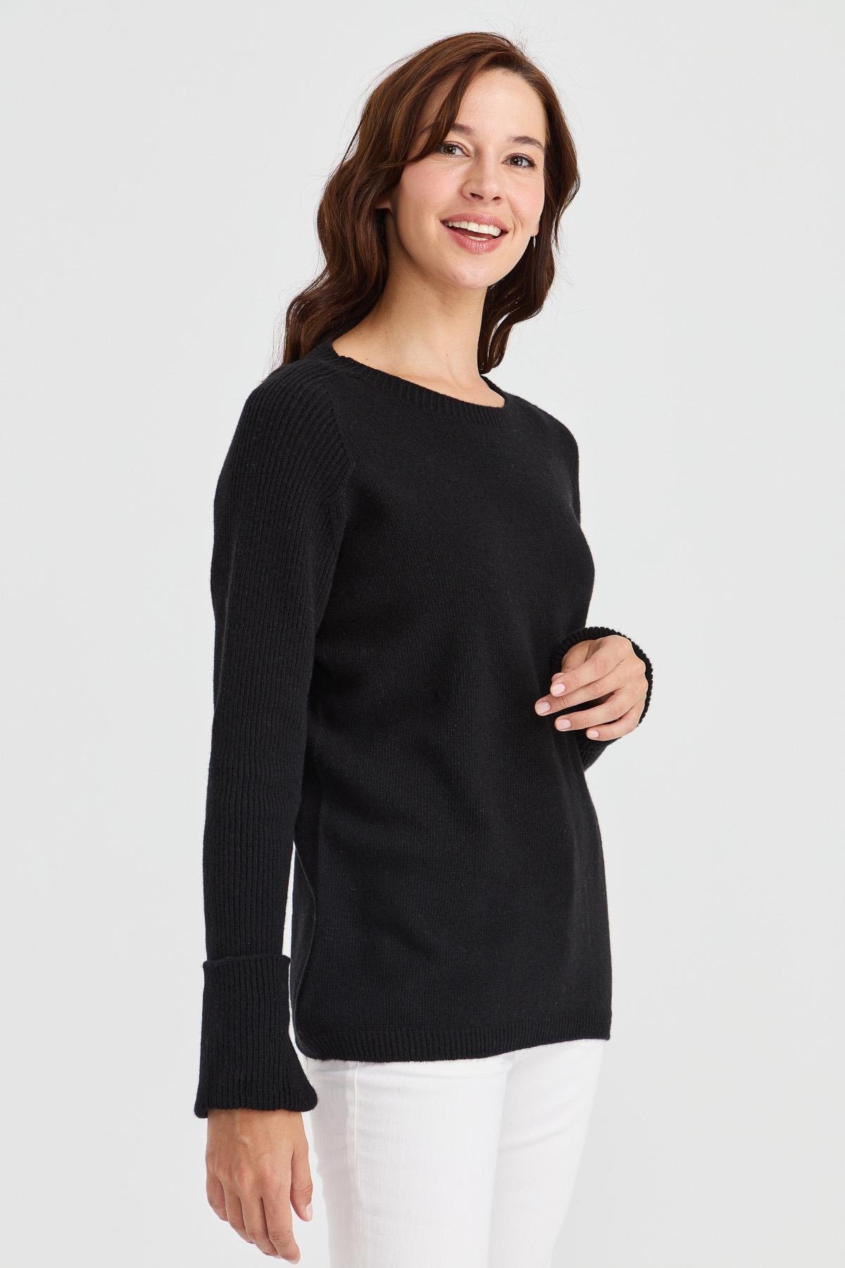 22000Kadın Sıfır Yaka Kolları Yırtmaçlı Kazak Siyah