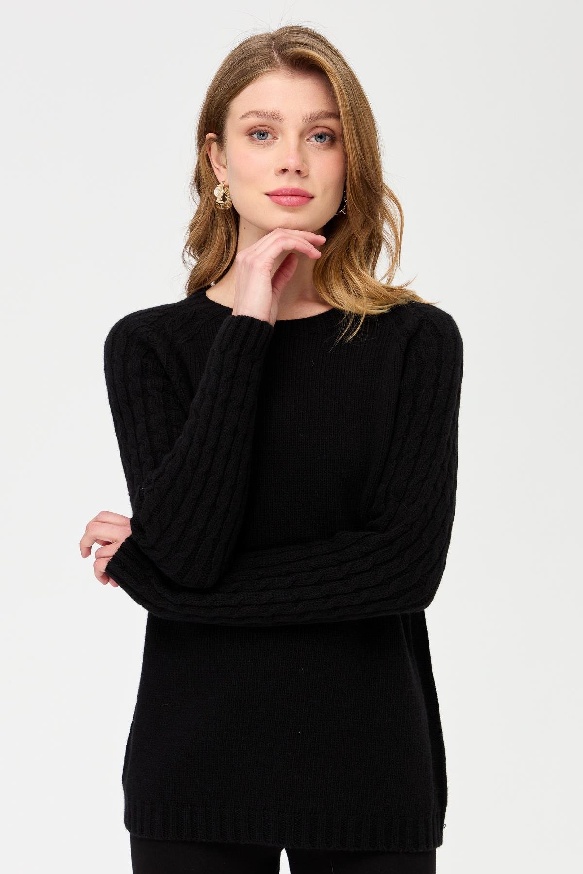 23201Kadın Sıfır Yaka Kolu Saç Örgü Yün Kazak Siyah