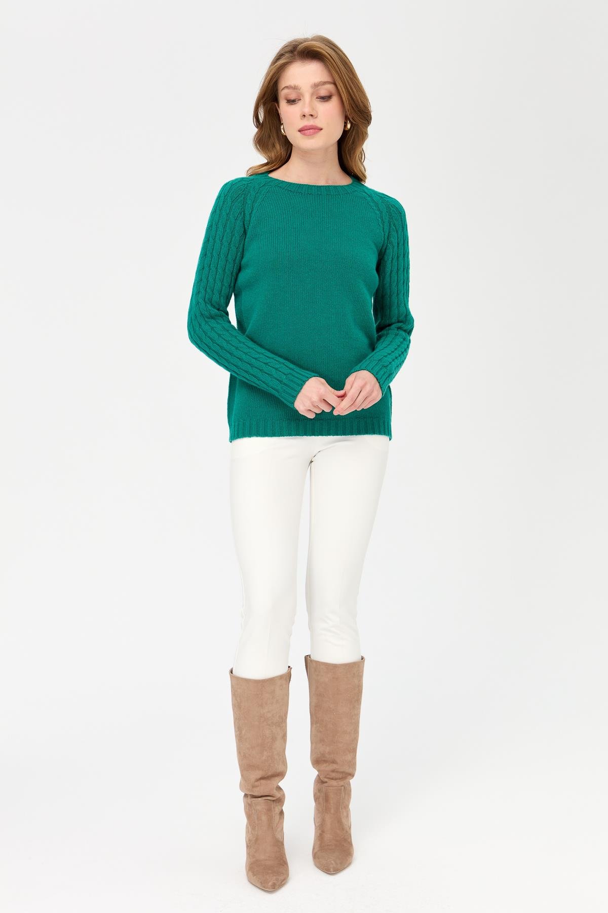 23201Kadın Sıfır Yaka Kolu Saç Örgü Yün Kazak A.Ö.Başı