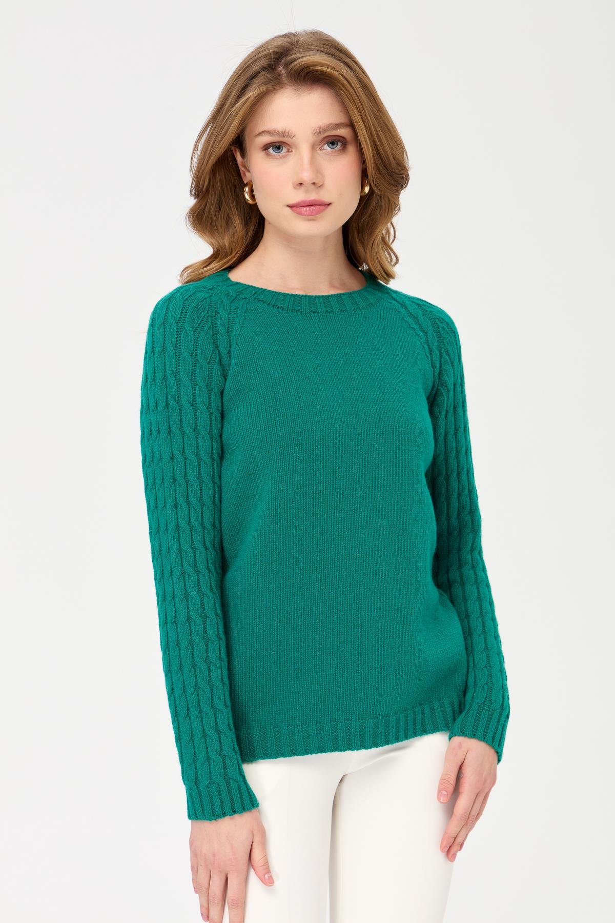 23201Kadın Sıfır Yaka Kolu Saç Örgü Yün Kazak A.Ö.Başı