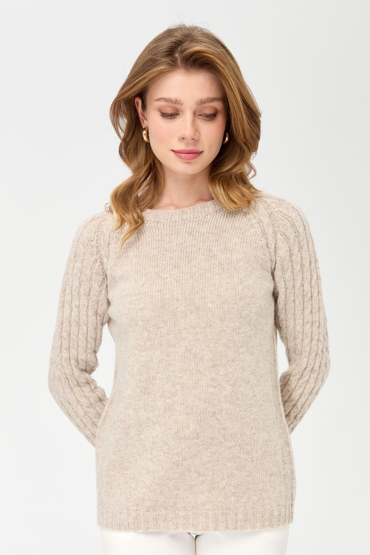 23201Kadın Sıfır Yaka Kolu Saç Örgü Yün Kazak V.Bej