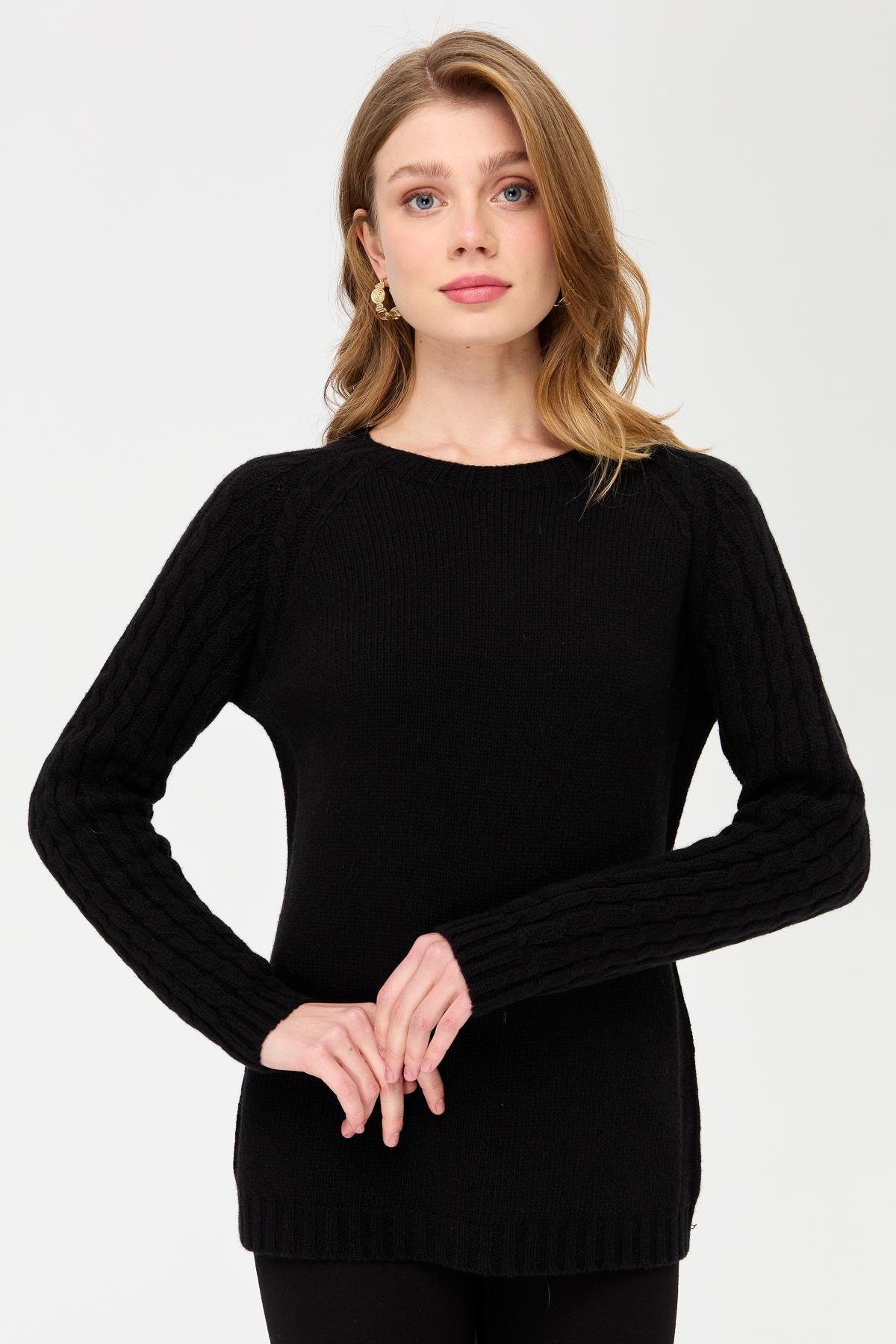 23201Kadın Sıfır Yaka Kolu Saç Örgü Yün Kazak Siyah