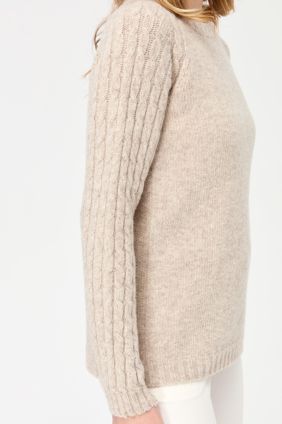 23201Kadın Sıfır Yaka Kolu Saç Örgü Yün Kazak V.Bej