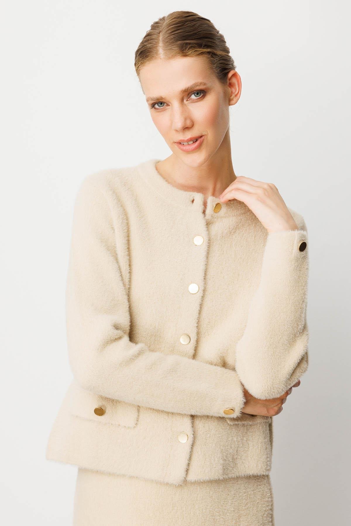 25006Kadın Sıfır Yaka Metal Düğmeli Afrodit Kısa Ceket Bej