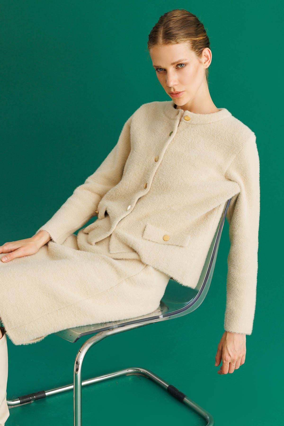 25006Kadın Sıfır Yaka Metal Düğmeli Afrodit Kısa Ceket Bej