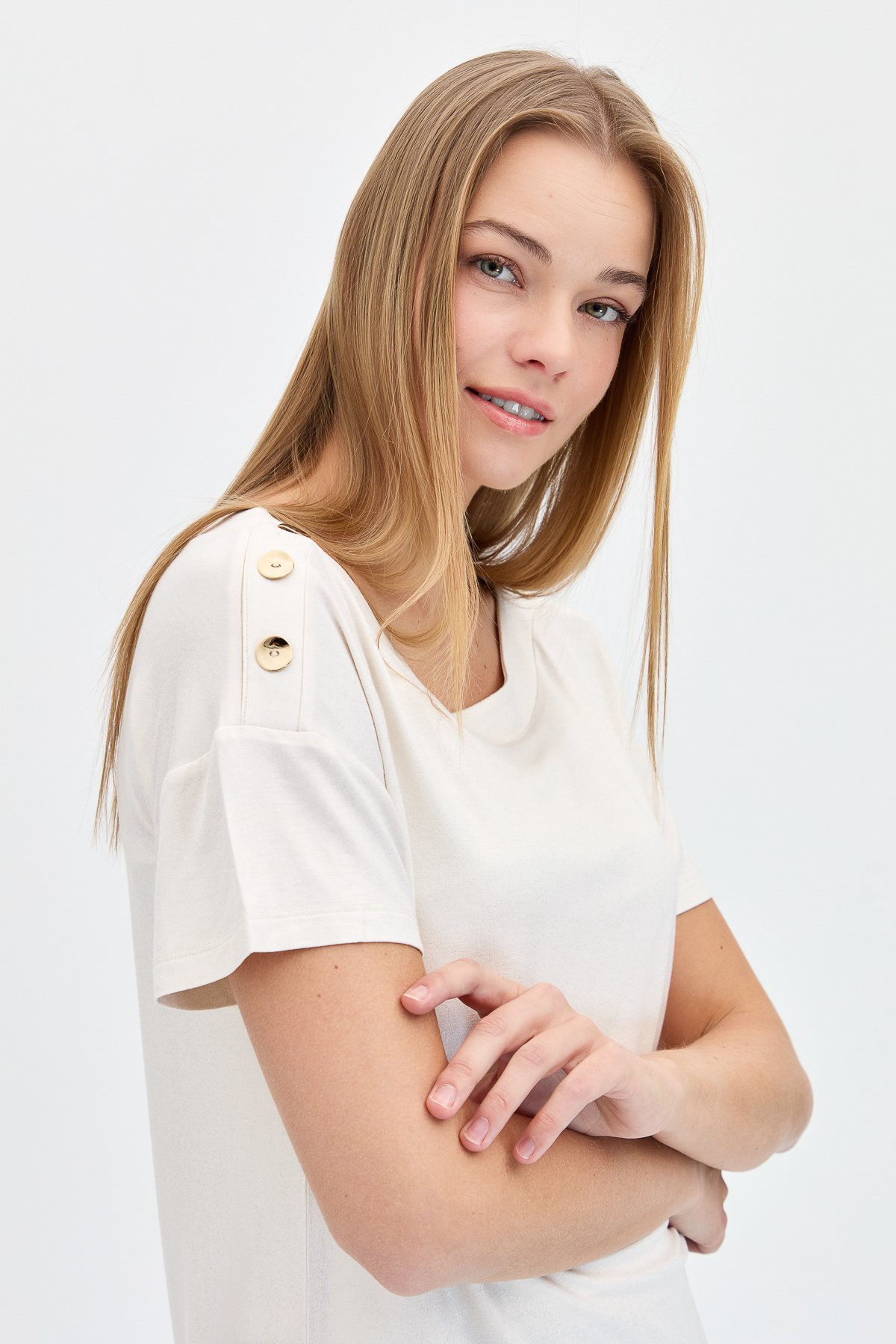 KMY24028Kadın Sıfır Yaka Omuzları Düğmeli Tshirt Ekru