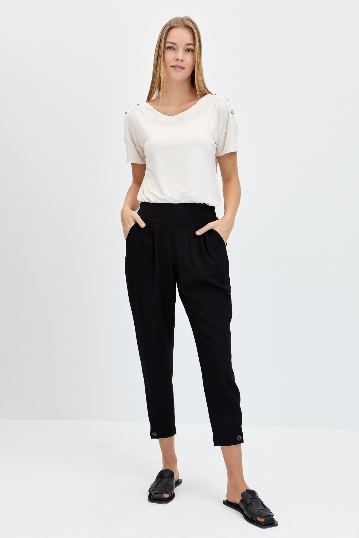 KMY24028Kadın Sıfır Yaka Omuzları Düğmeli Tshirt Ekru