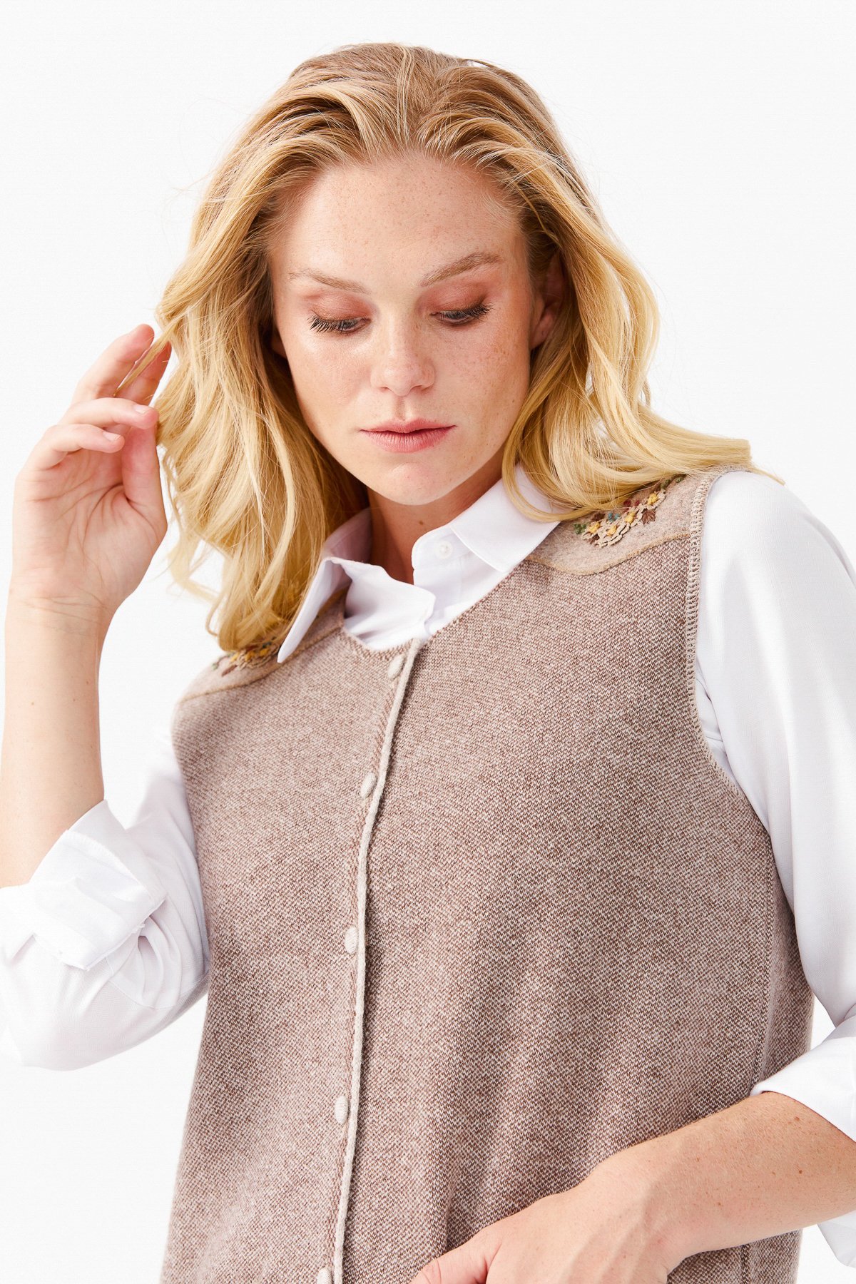 22113Женский жилет на пуговицах с круглым вырезом и карманом на плече с отделкой, бежевый 